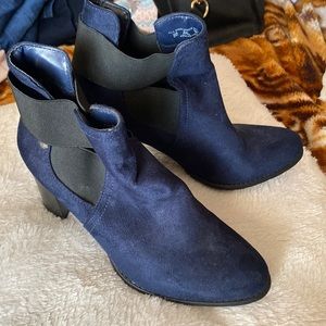 Attention womens size 9 boots!